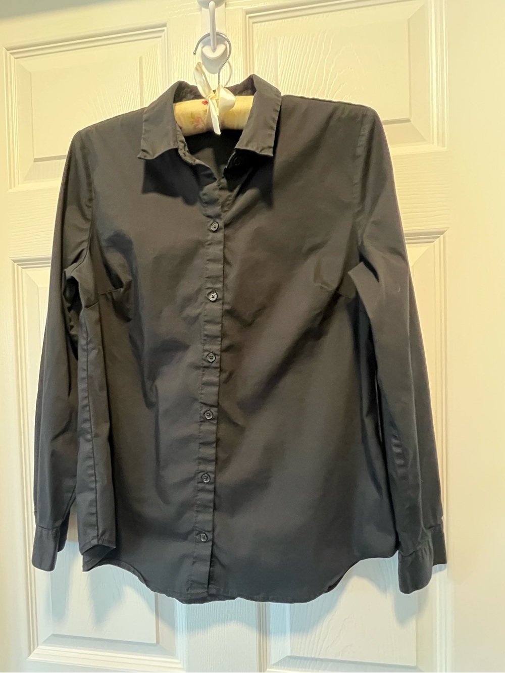 APT.9 Button Down Shirt 
Size: Medium 
Color:Black